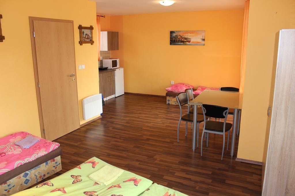 Marine Zavlahy Apartment Hrdejovice Exterior photo